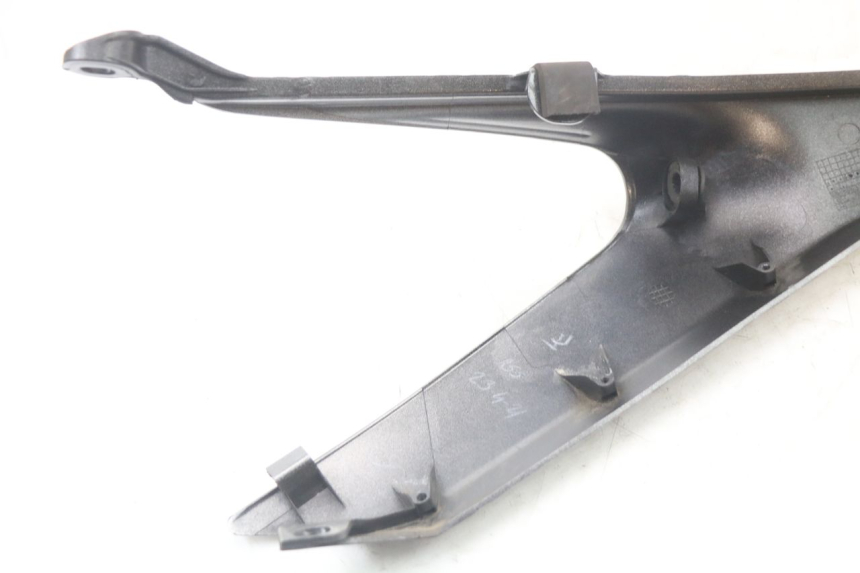 photo de CARENADO TRASERO DERECHA HUSQVARNA SVARTPILEN 401 (2018 - 2023) - Detalles de los puntos de fijación