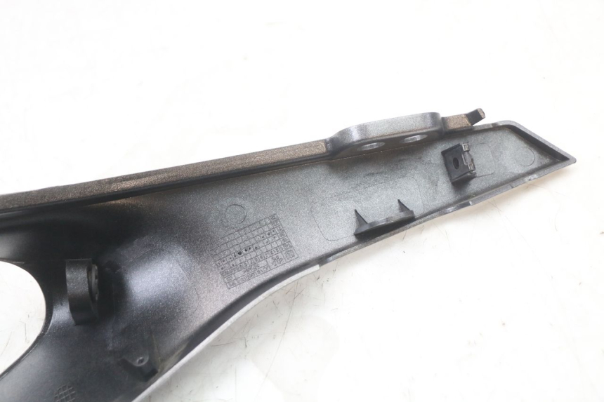 photo de CARENADO TRASERO DERECHA HUSQVARNA SVARTPILEN 401 (2018 - 2023) - Estado de la superficie y material