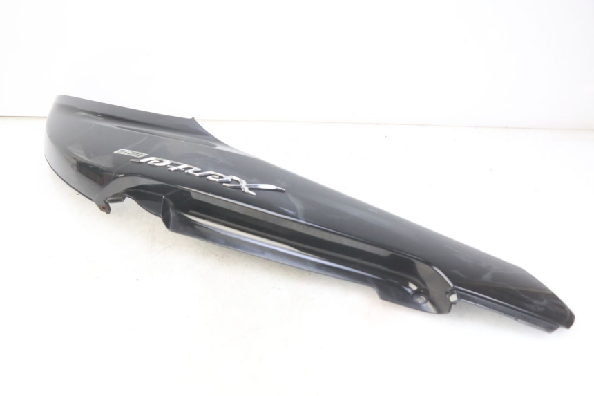 photo de FLANCO TRASERO DERECHO YAMAHA HW XENTER 125 (2011 - 2017) - Zoom sobre los componentes