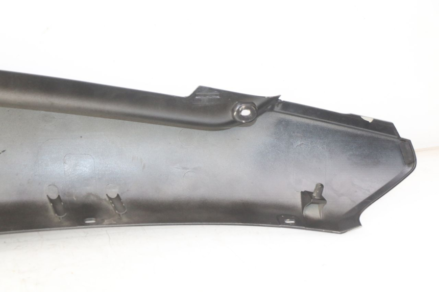 photo de FLANCO TRASERO DERECHO YAMAHA HW XENTER 125 (2011 - 2017) - Detalles de los puntos de fijación