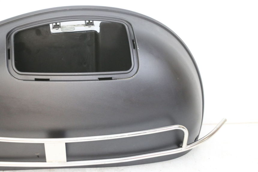 photo de CARENADO TRASERO DERECHA JM MOTORS VX 125 (2022 - 2025) - Detalles de los puntos de fijación