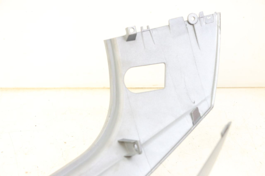 photo de CARENADO TRASERO DERECHA SYM JOYMAX 125 (2010 - 2017) - Otra perspectiva