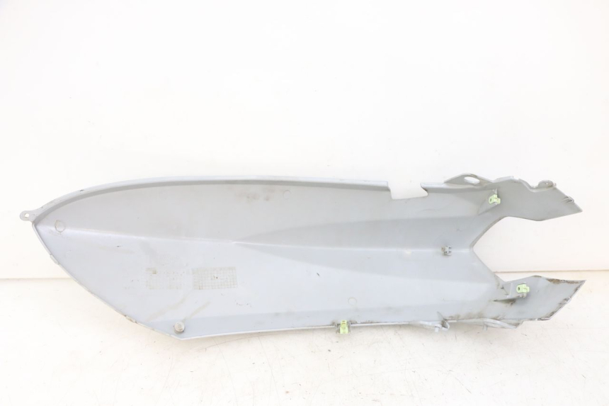 photo de CARENADO TRASERO DERECHA PEUGEOT KISBEE 2T 50 (2018 - 2022) - Primer plano técnico