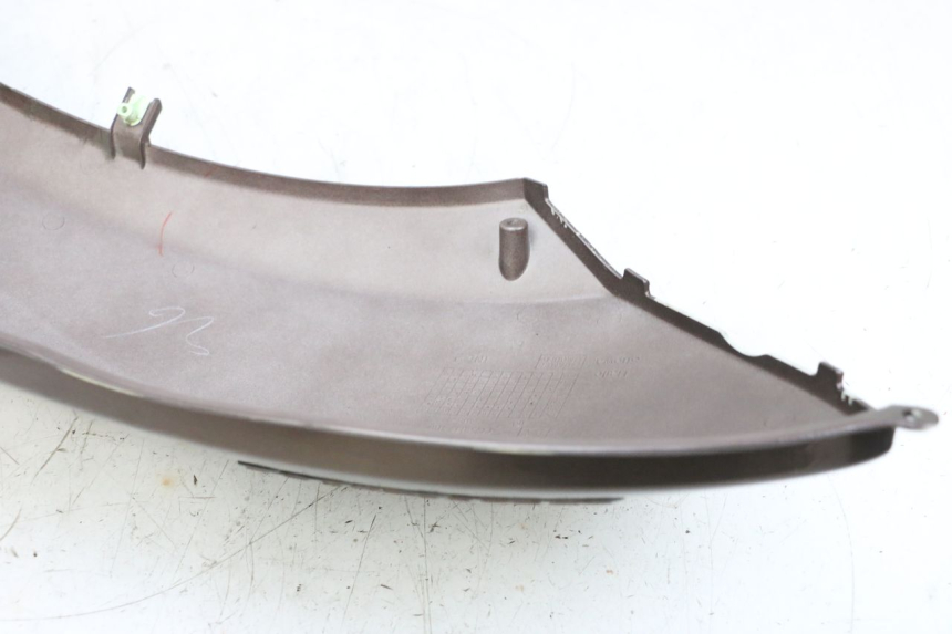 photo de CARENADO TRASERO DERECHA PEUGEOT KISBEE 2T 50 (2010 - 2017) - Zoom sobre los componentes