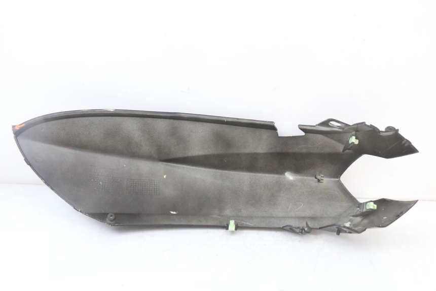 photo de FLANCO TRASERO DERECHO PEUGEOT KISBEE 4T 50 (2018 - 2022) - Primer plano técnico