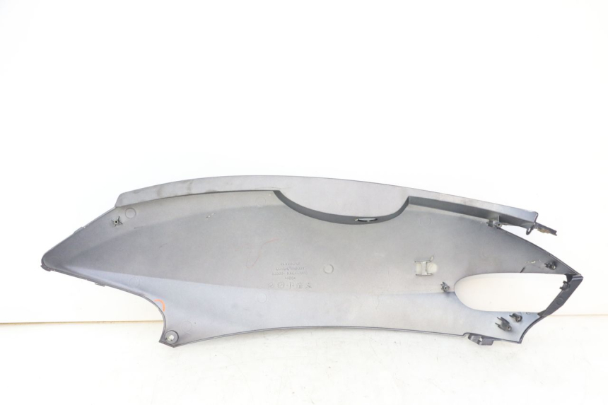 photo de CARENADO TRASERO DERECHA KYMCO GRAND DINK 125 (2008 - 2014) - Detalles de los puntos de fijación