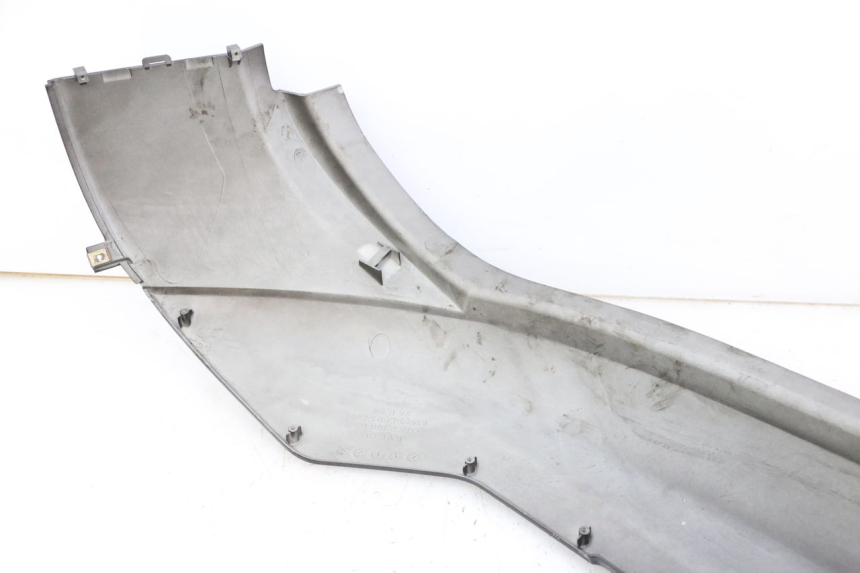 photo de CARENADO TRASERO DERECHA KYMCO PEOPLE S 125 (2000 - 2008) - Otra perspectiva