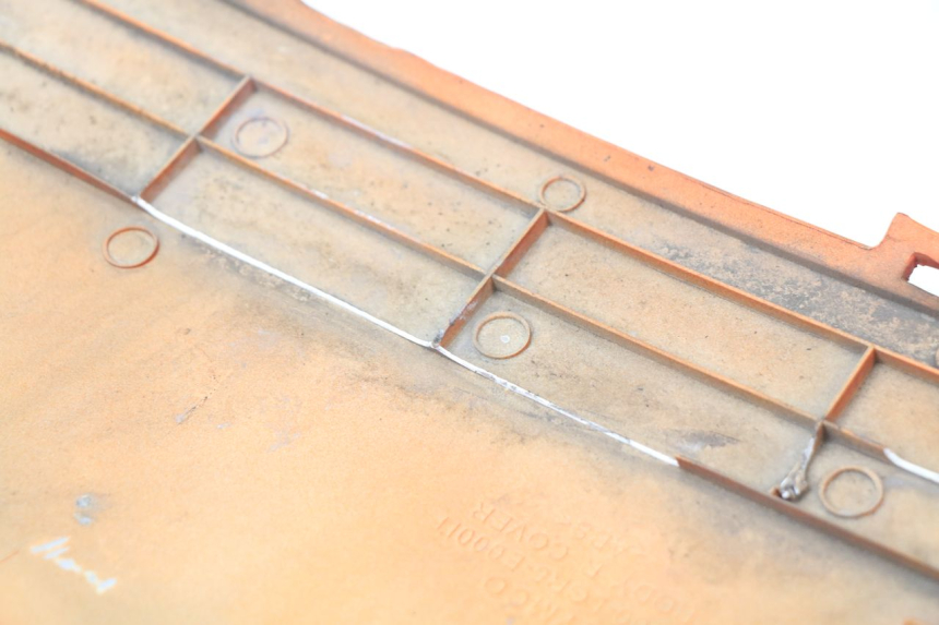 photo de FLANCO TRASERO DERECHO KYMCO LIKE 125 (2009 - 2016) - Estado de la superficie y material