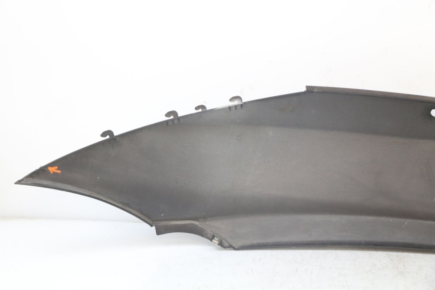 photo de CARENADO TRASERO DERECHA PIAGGIO MP3 HPE 350 (2018 - 2020) - Estado de la superficie y material