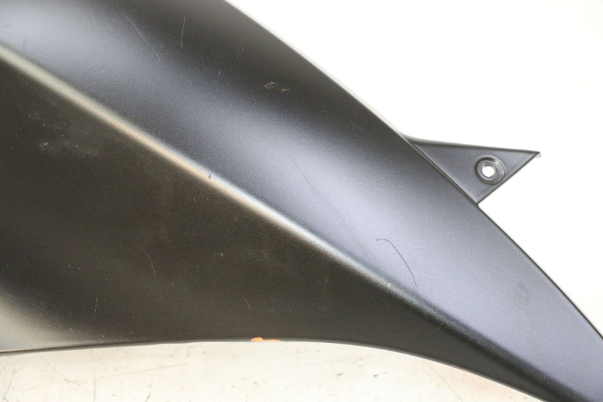 photo de CARENADO TRASERO DERECHA PIAGGIO MP3 HPE 310 (2024 - 2025) - Características distintivas