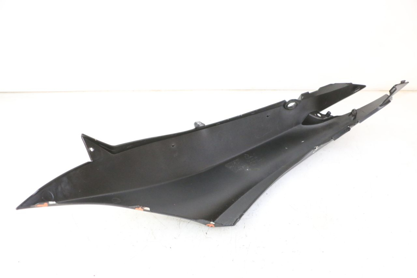 photo de CARENADO TRASERO DERECHA PIAGGIO MP3 HPE 310 (2024 - 2025) - Detalles de los puntos de fijación