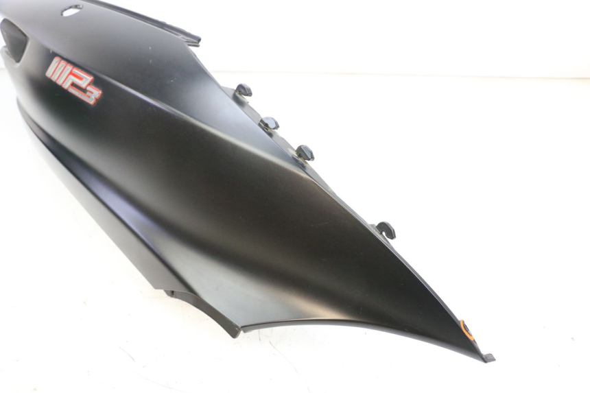 photo de CARENADO TRASERO DERECHA PIAGGIO MP3 HPE 350 (2018 - 2020) - Detalles de los puntos de fijación