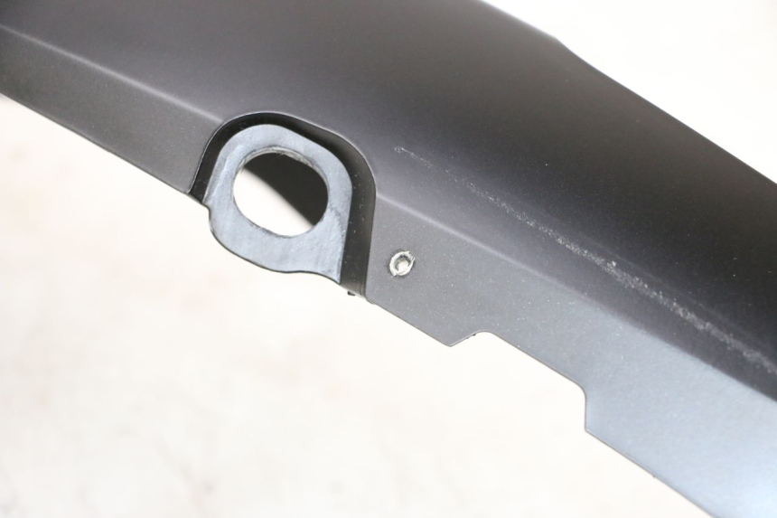 photo de CARENADO TRASERO DERECHA PIAGGIO MP3 HPE 300 (2019 - 2026) - Detalles de los puntos de fijación