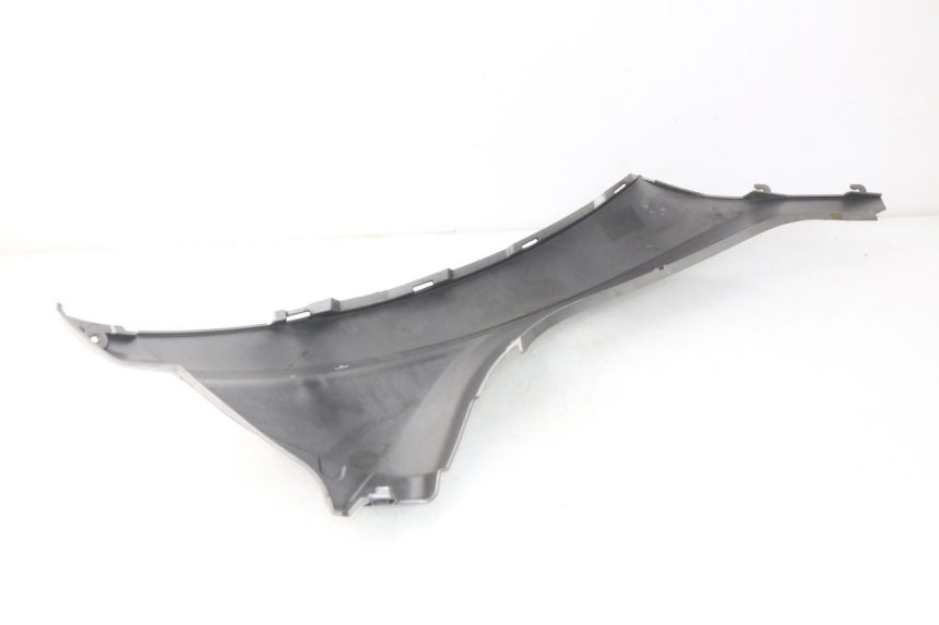 photo de CARENADO TRASERO DERECHA PIAGGIO MP3 LT 400 (2007 - 2012) - Primer plano técnico