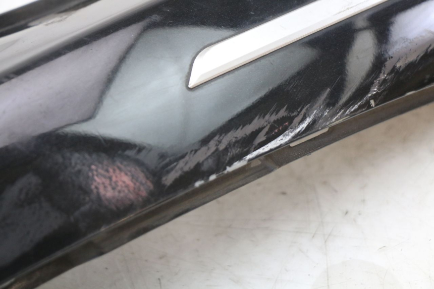 photo de CARENADO TRASERO DERECHA PIAGGIO MP3 LT 400 (2007 - 2012) - Primer plano técnico