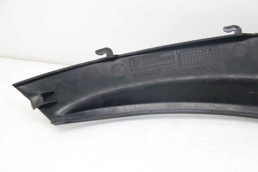 photo de FLANCO TRASERO DERECHO PIAGGIO MP3 125 (2006 - 2014) - Marcados y referencias originales
