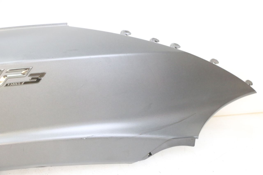 photo de FLANCO TRASERO DERECHO PIAGGIO MP3 500 (2014 - 2017) - Zoom sobre los componentes