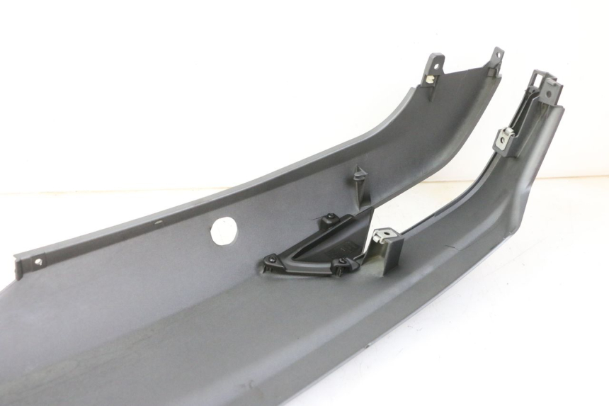 photo de FLANCO TRASERO DERECHO PIAGGIO MP3 500 (2014 - 2017) - Detalles de los puntos de fijación