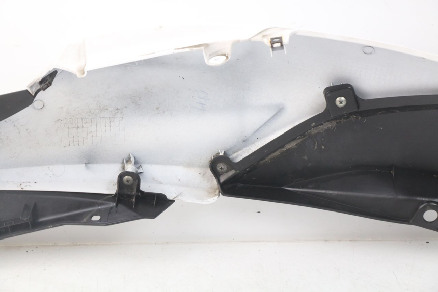 photo de CARENADO TRASERO DERECHA MBK MW TRYPTIK 125 (2017 - 2022) - Detalles de los puntos de fijación