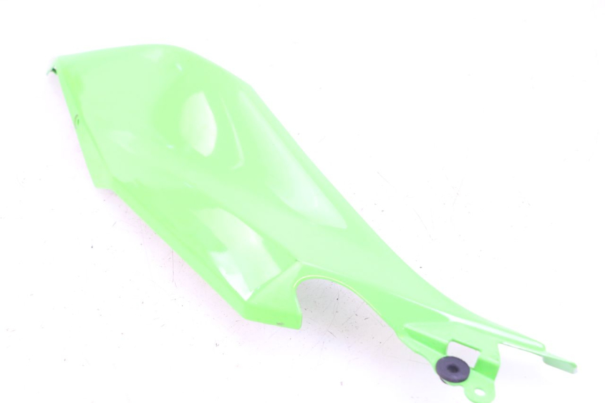 photo de CARENADO TRASERO DERECHA KAWASAKI NINJA 400 (2018 - 2023) - Primer plano técnico