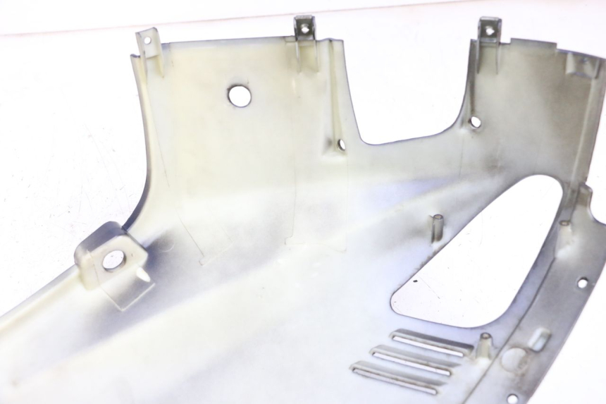 photo de CARENADO TRASERO DERECHA JM MOTORS OLDIES GT 4T 50 (2018 - 2025) - Otra perspectiva