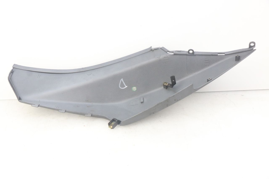 photo de CARENADO TRASERO DERECHA SYM ORBIT 2 4T 50 (2008 - 2017) - Detalles de los puntos de fijación