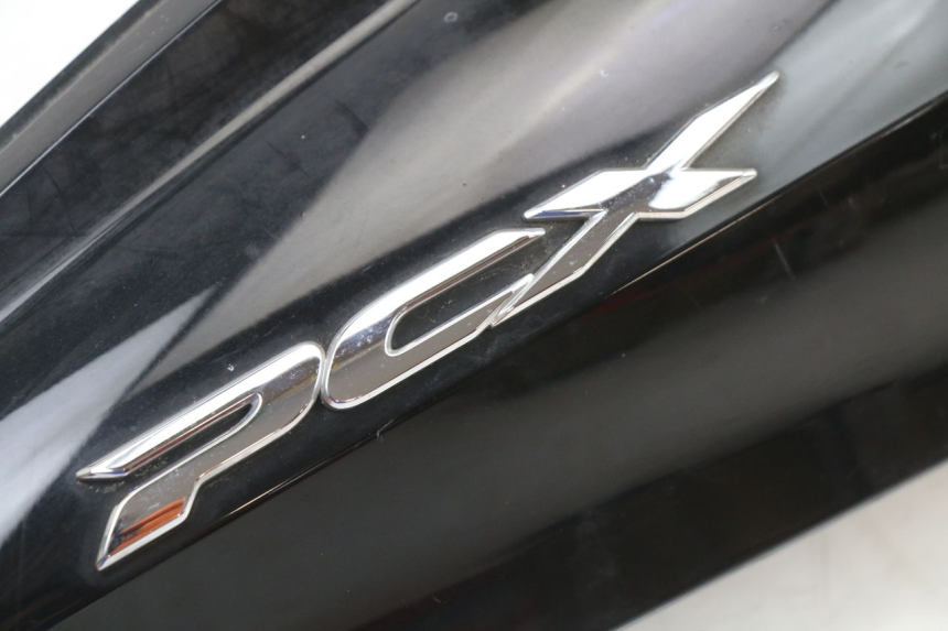 photo de CARENADO TRASERO DERECHA HONDA PCX (JF28) 125 (2009 - 2011) - Primer plano técnico