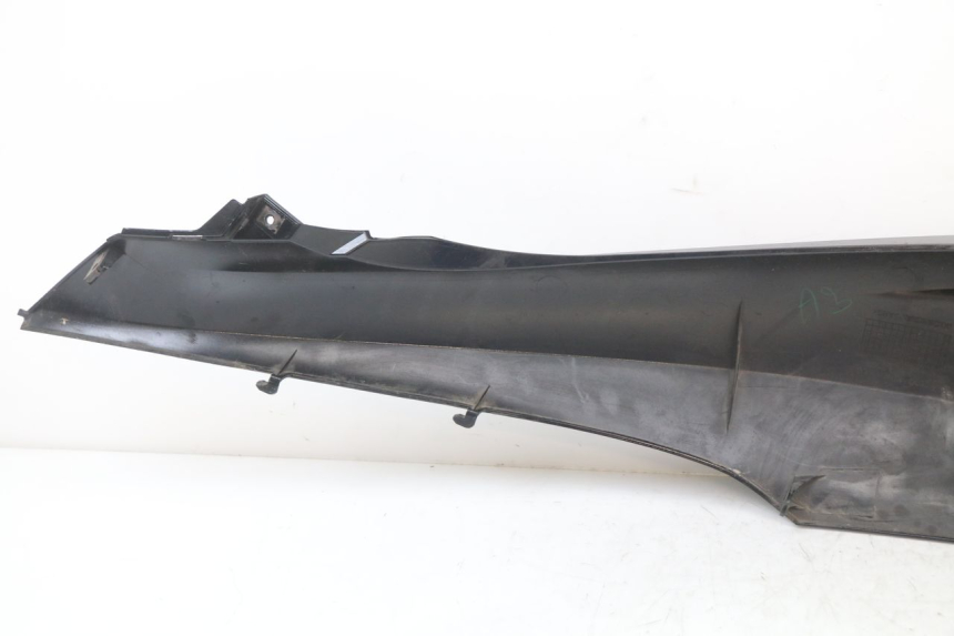 photo de CARENADO TRASERO DERECHA HONDA PCX (JF28) 125 (2009 - 2011) - Detalles de los puntos de fijación