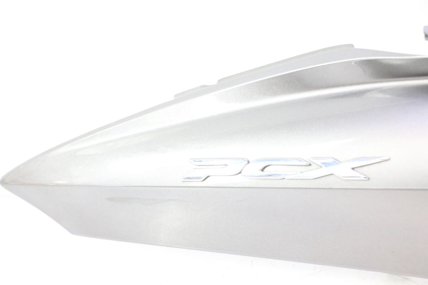 photo de CARENADO TRASERO DERECHA HONDA PCX (JF28) 125 (2009 - 2011) - Enfoque en la estructura