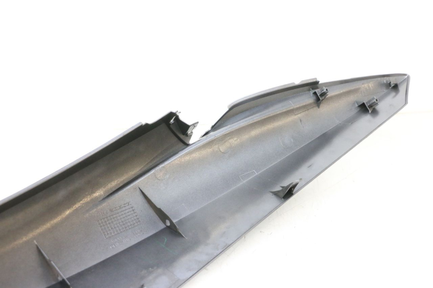 photo de CARENADO TRASERO DERECHA HONDA PCX (JF28) 125 (2009 - 2011) - Detalles de los puntos de fijación