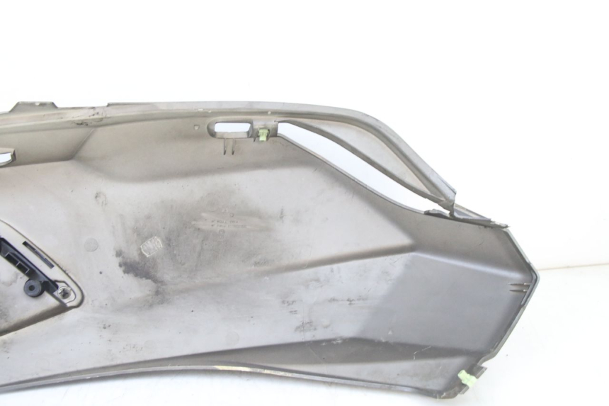 photo de CARENADO TRASERO DERECHA PEUGEOT SATELIS 125 (2013 - 2018) - Características distintivas