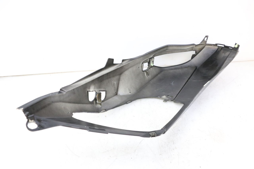 photo de CARENADO TRASERO DERECHA PEUGEOT SATELIS COMPRESSOR K15 125 (2006 - 2009) - Primer plano técnico