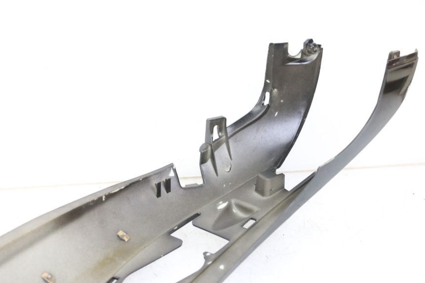 photo de CARENADO TRASERO DERECHA PIAGGIO BEVERLY 125 (1998 - 2005) - Otra perspectiva