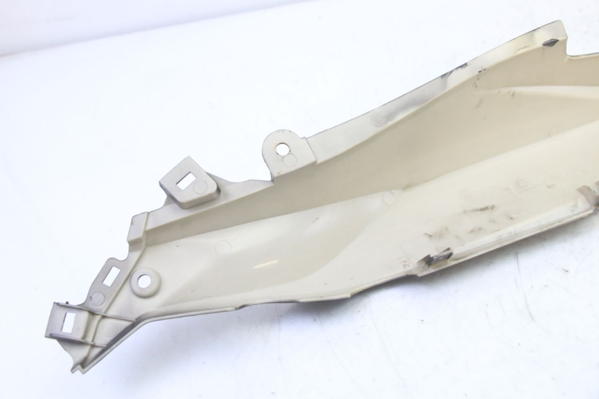 photo de FLANCO TRASERO DERECHO MAG POWER R-STREET 50 (2016 - 2025) - Detalles de los puntos de fijación