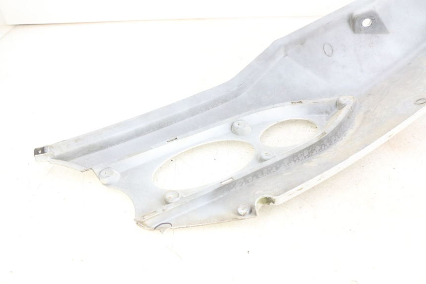 photo de FLANCO TRASERO DERECHO DAELIM S3 125 (2010 - 2017) - Primer plano técnico