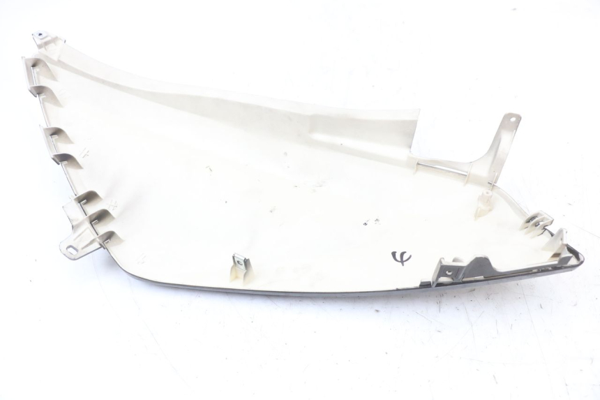 photo de CARENADO TRASERO DERECHA JM MOTORS SANTANA 50 (2014 - 2023) - Primer plano técnico