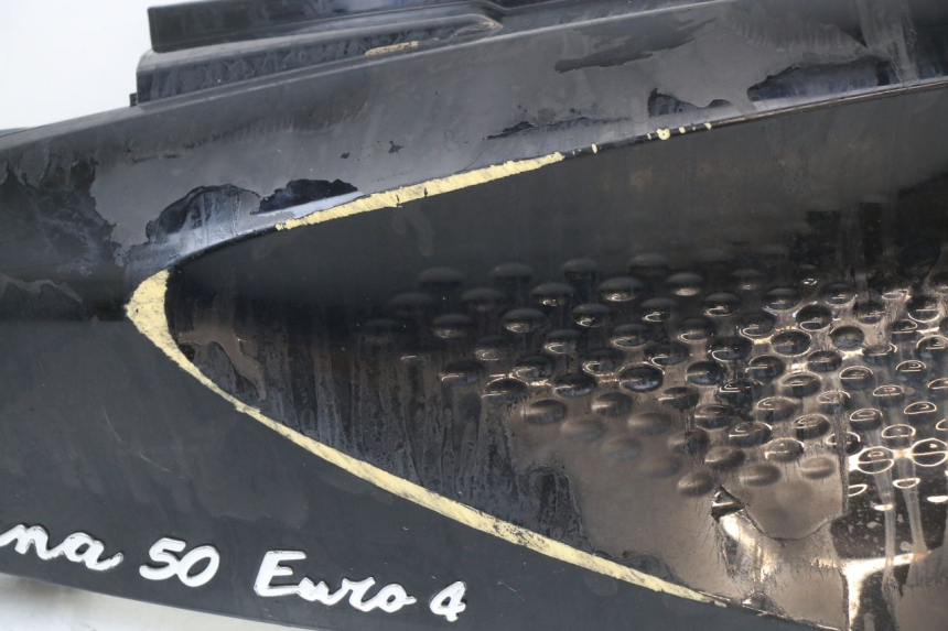 photo de CARENADO TRASERO DERECHA JM MOTORS SANTANA 50 (2014 - 2023) - Estado de la superficie y material
