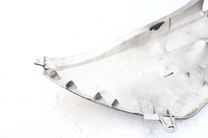 photo de CARENADO TRASERO DERECHA JM MOTORS SANTANA 50 (2014 - 2023) - Primer plano técnico