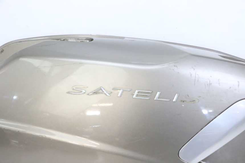 photo de CARENADO TRASERO DERECHA PEUGEOT SATELIS 125 (2013 - 2018) - Características distintivas