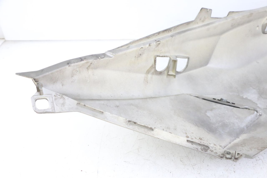 photo de CARENADO TRASERO DERECHA PEUGEOT SATELIS 125 (2013 - 2018) - Primer plano técnico