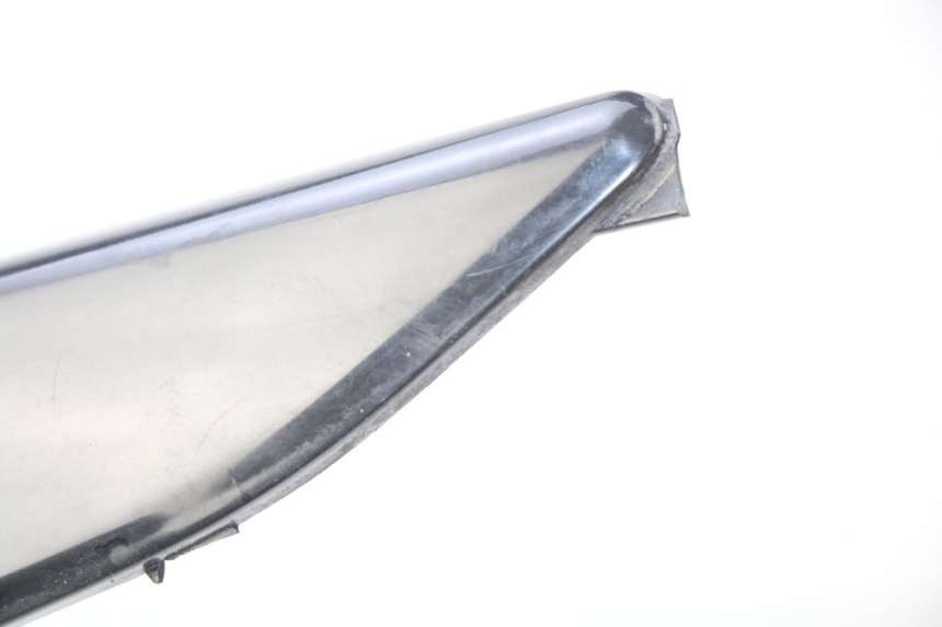 photo de FLANCO TRASERO DERECHO SUZUKI SIXTEEN 125 (2008 - 2010) - Otra perspectiva