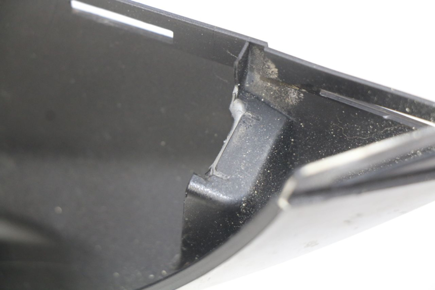 photo de FLANCO TRASERO DERECHO SUZUKI SIXTEEN 125 (2008 - 2010) - Detalles de los puntos de fijación