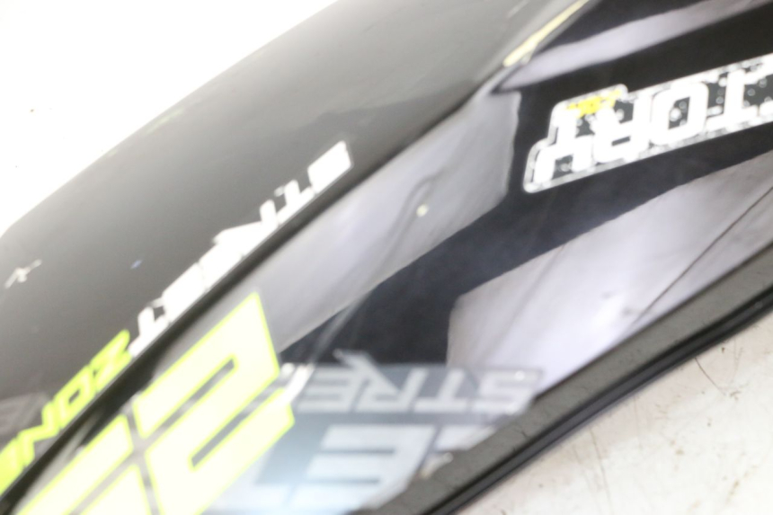 photo de CARENADO TRASERO DERECHA PEUGEOT STREETZONE I NAKED 2T 50 (2018 - 2020) - Marcados y referencias originales