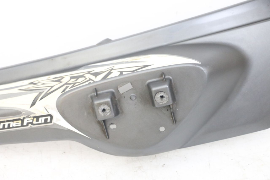 photo de FLANCO TRASERO DERECHO MBK STUNT NAKED 50 (2004 - 2018) - Estado de la superficie y material