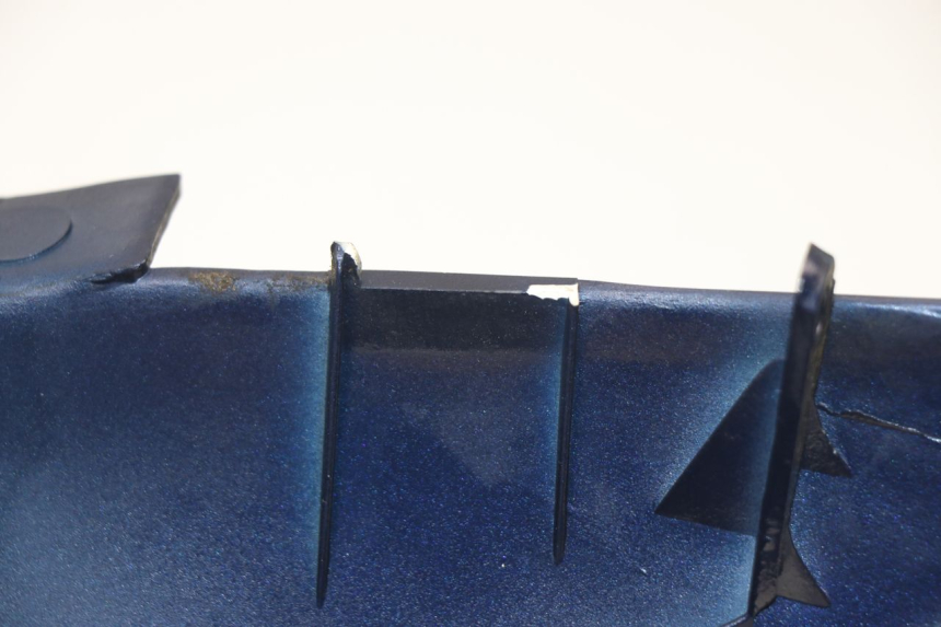 photo de CARENADO TRASERO DERECHA PEUGEOT SUM UP 125 (2008 - 2013) - Detalles de los puntos de fijación