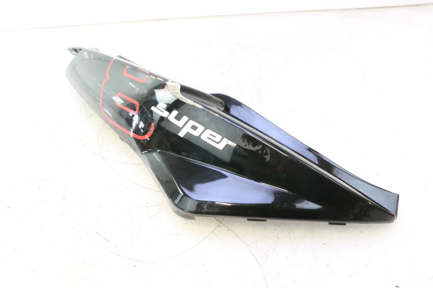 photo de CARENADO TRASERO DERECHA KYMCO SUPER 8 2T 50 (2007 - 2013) - Primer plano técnico