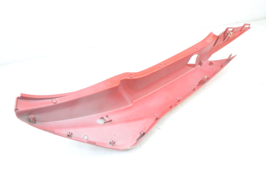 photo de CARENADO TRASERO DERECHA KYMCO SUPER 8 125 (2008 - 2015) - Detalles de los puntos de fijación