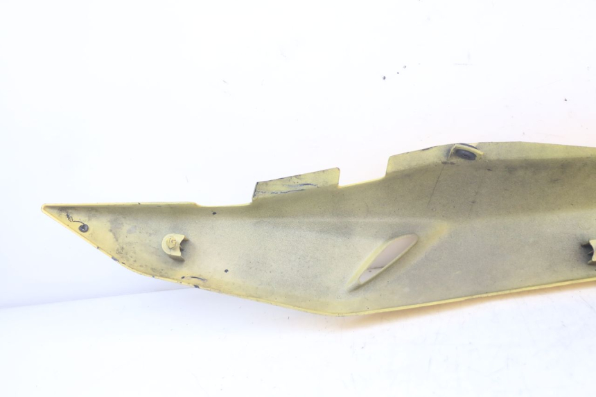 photo de CARENADO TRASERO DERECHA SUZUKI GS F 500 (2004 - 2007) - Estado de la superficie y material