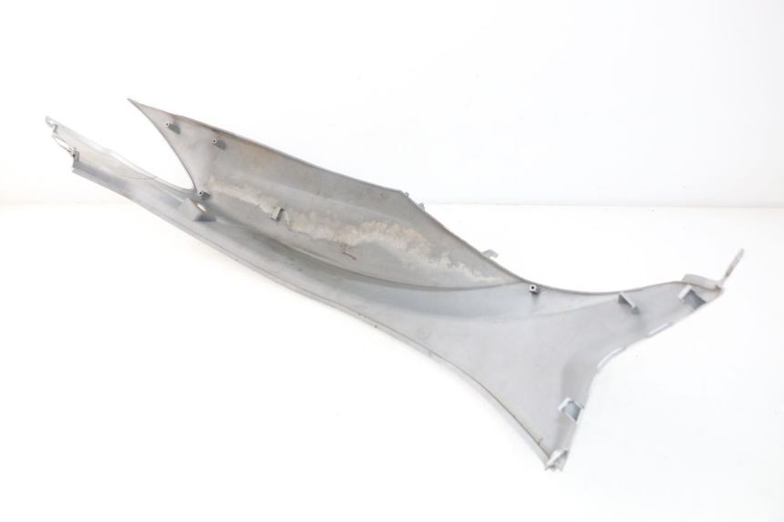 photo de CARENADO TRASERO DERECHA SYM SYMPHONY 50 (2009 - 2015) - Primer plano técnico