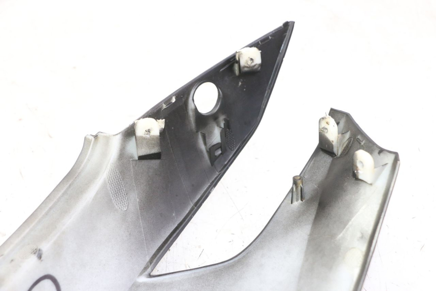 photo de CARENADO TRASERO DERECHA TNT MOTOR BOSTON 4T 50 (2018 - 2025) - Detalles de los puntos de fijación